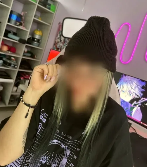 Cara, 27