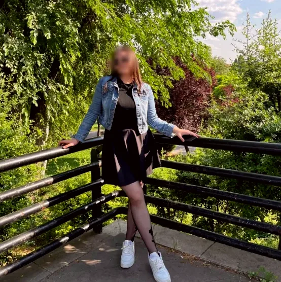 Elena, 21