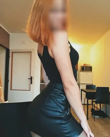 Emilia, 30