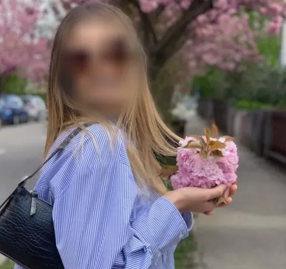 Fabienne, 23