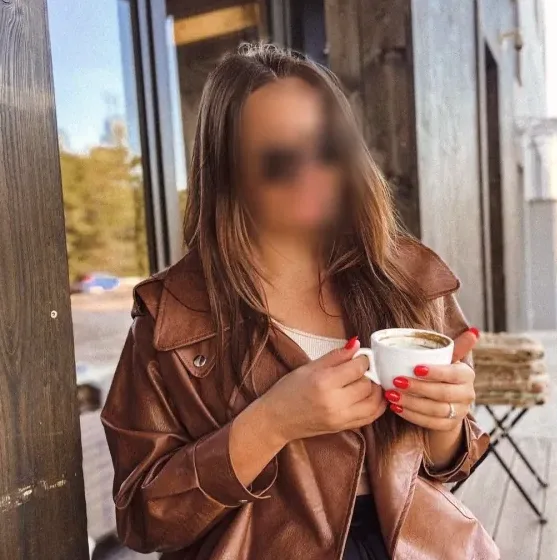 Fiona, 27