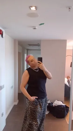 Greta, 33