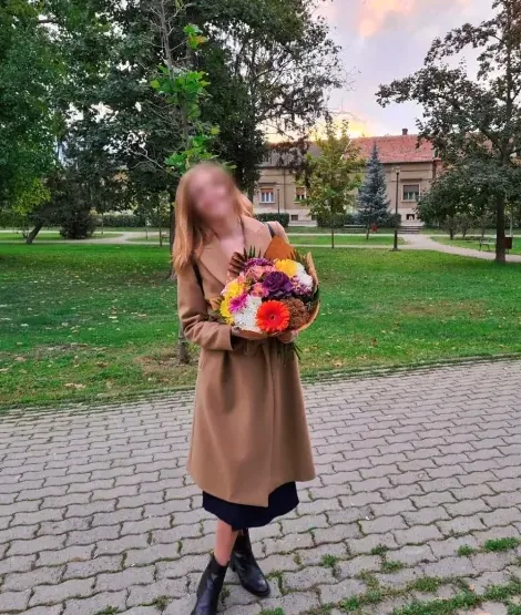 Julia, 35