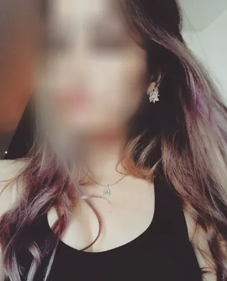 Julia, 32