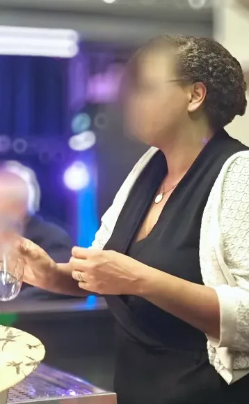 Julia, 37