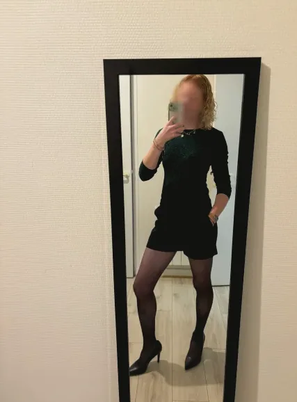 Lilly, 25