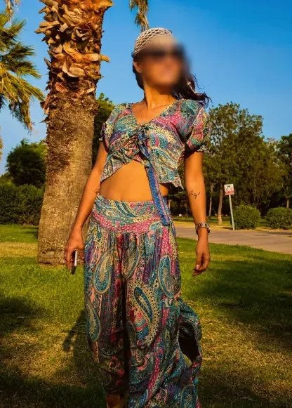 Neele, 33