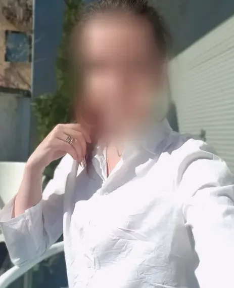 Sandra, 32