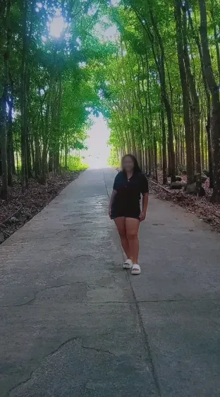 Viktoria, 23